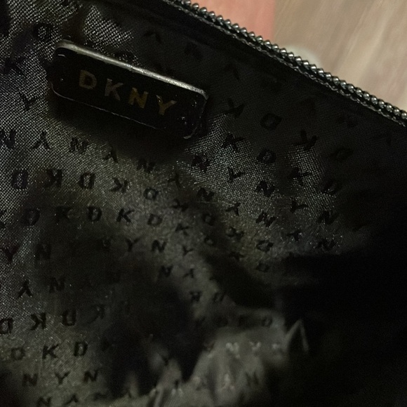 DKNY Beanie Hat/ Pouch Women Bag NWT - Picture 4 of 4